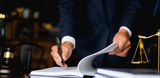 עורך דין לענייני חוזים
