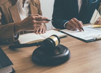 ניהול סיכונים משפטיים: ייצוג משפטי קריטי מחקירה באזהרה ועד ניסוח כתב הגנה חקירה באזהרה